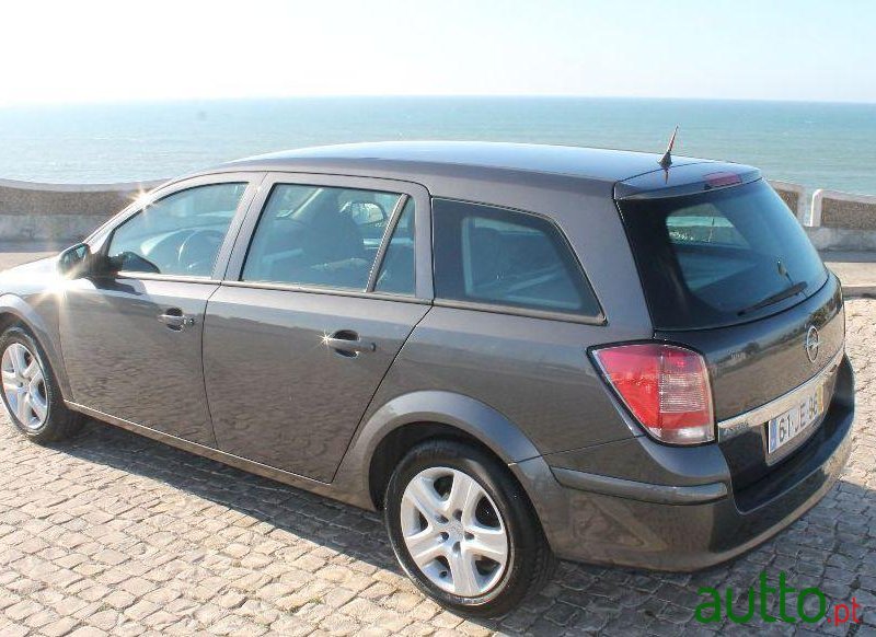 2010' Opel Astra Caravan photo #1