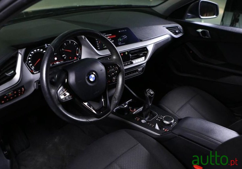 2020' BMW Série 1 D Advantage photo #3