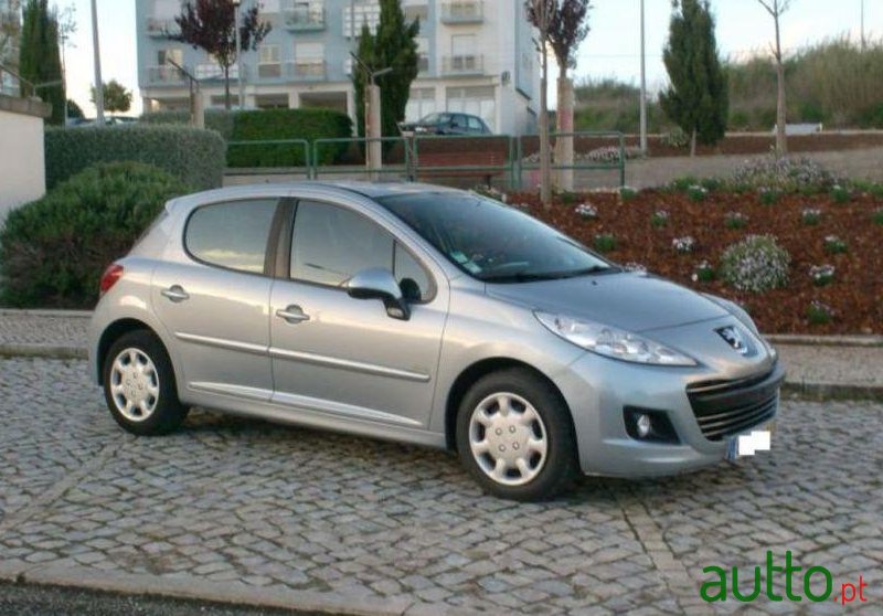 2010' Peugeot 207 1.6 Hdi Premium photo #2