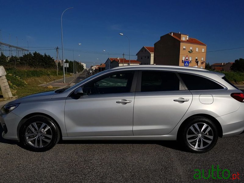 2019' Hyundai i30 Sw photo #5