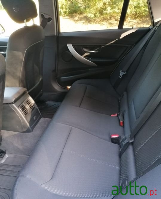 2017' BMW 318 photo #2