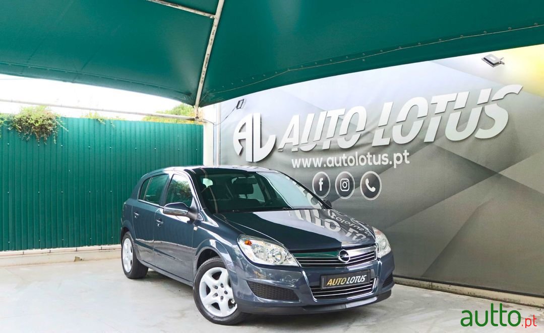 2008' Opel Astra photo #1