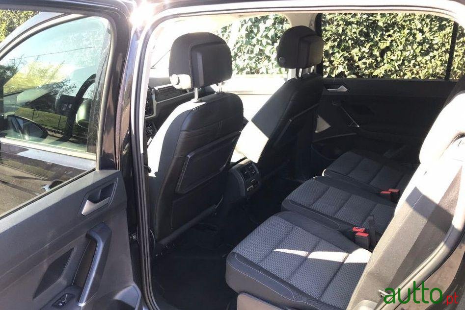 2018' Volkswagen Touran photo #4