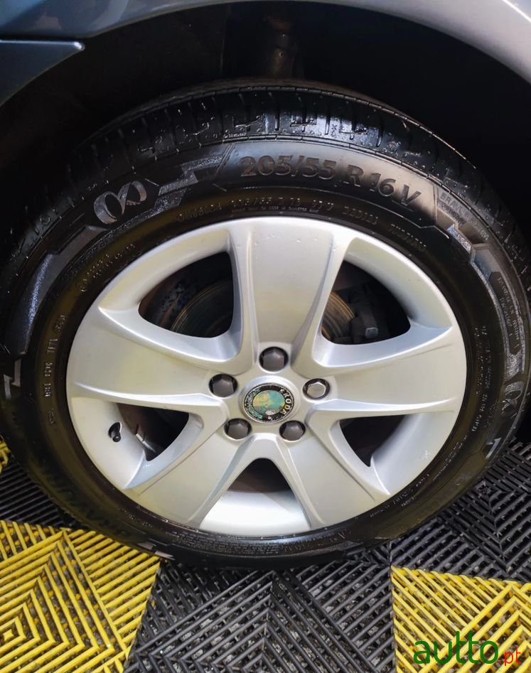 2010' Skoda Octavia Break photo #4