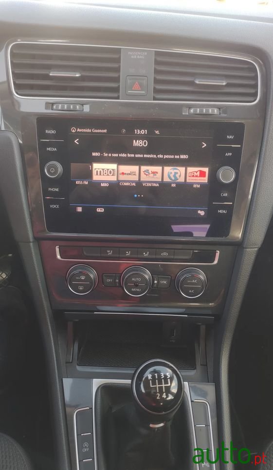 2017' Volkswagen Golf photo #2