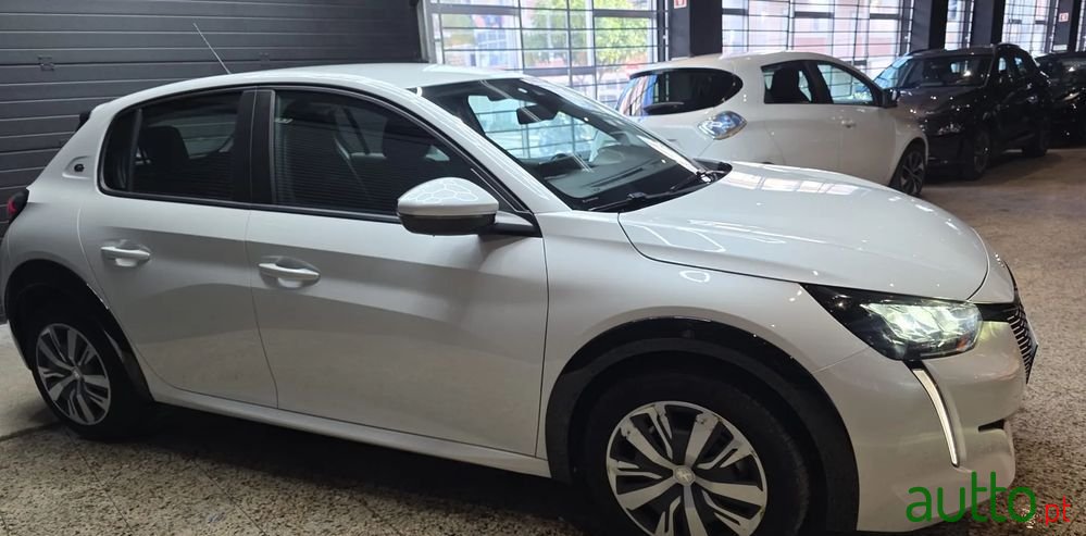 2020' Peugeot e-208 photo #6