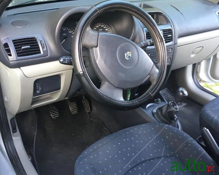 2002' Renault Clio 1.2 photo #6