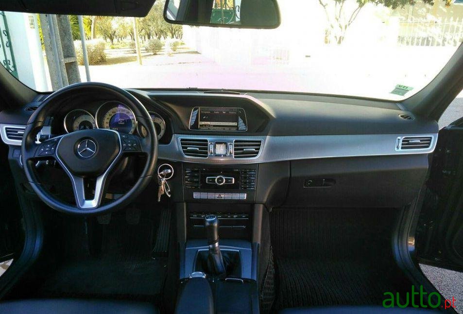 2013' Mercedes-Benz E-220 Avantgard photo #3