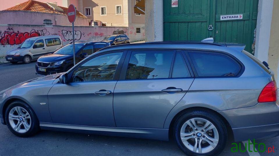 2011' BMW 320 Gran Turismo Xdrive photo #2