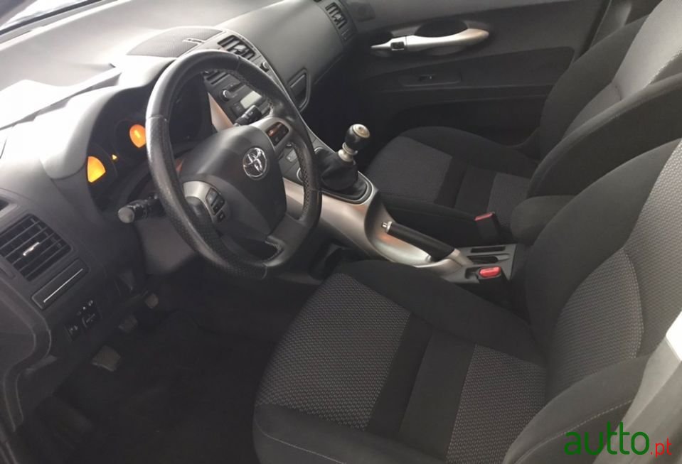 2010' Toyota Auris photo #6
