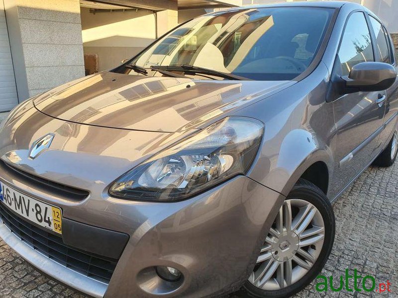 2012' Renault Clio photo #3