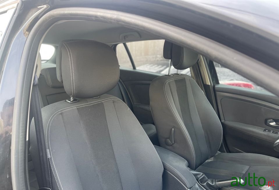 2010' Renault Megane Sport Tourer photo #5