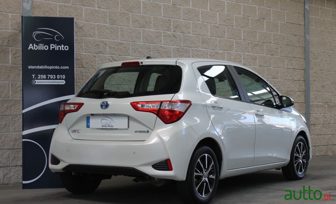2019' Toyota Yaris photo #2