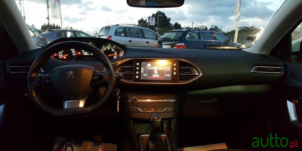 2015' Peugeot 308 Sw photo #1