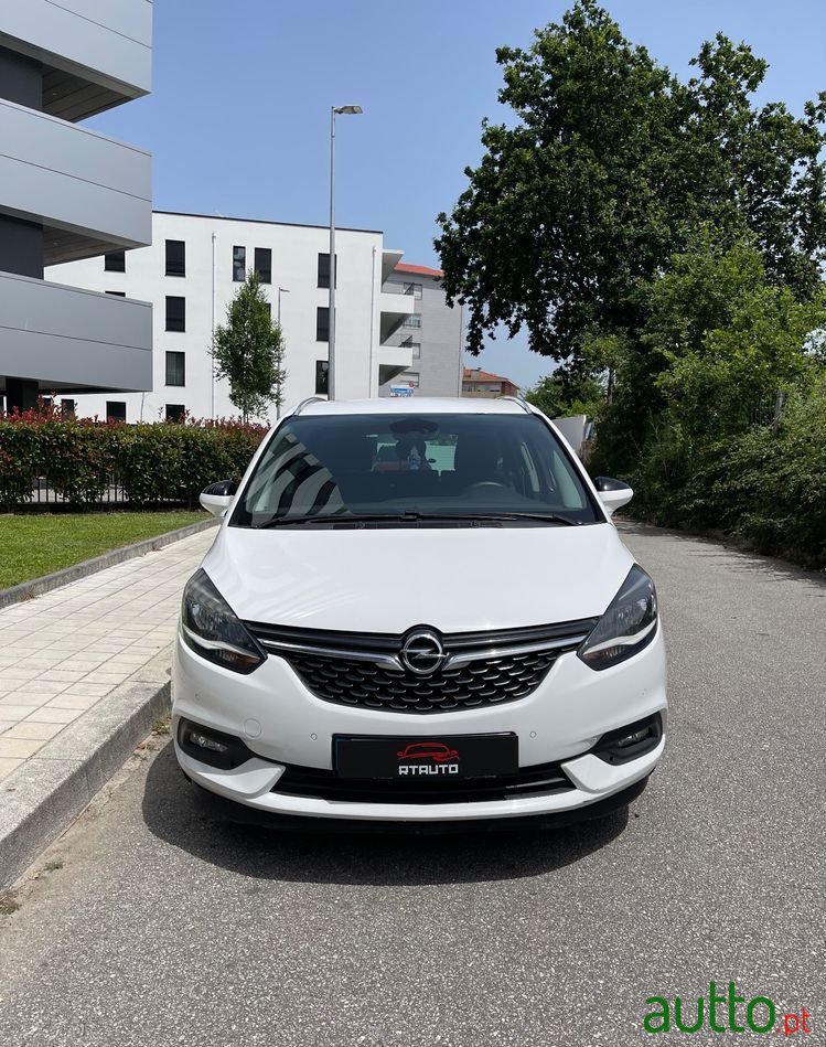 2017' Opel Zafira photo #1