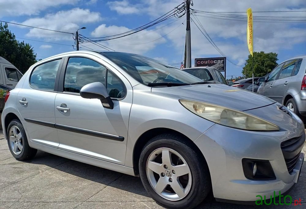 2009' Peugeot 207 photo #2