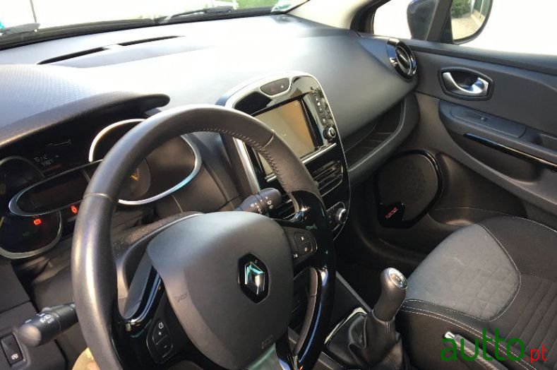 2015' Renault Clio photo #1