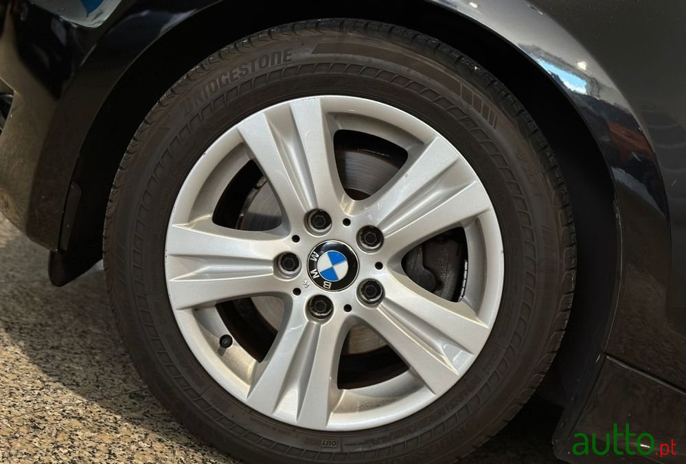 2009' BMW Série 1 D Cabrio photo #6