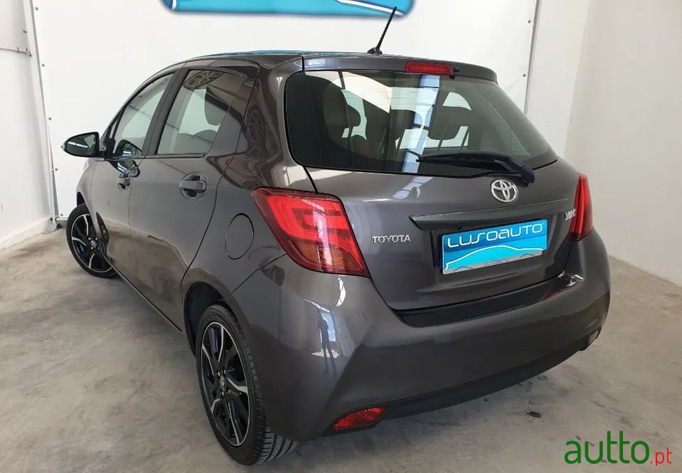 2016' Toyota Yaris Sport photo #4