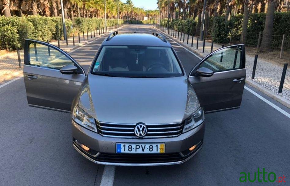 2011' Volkswagen Passat Variant photo #4