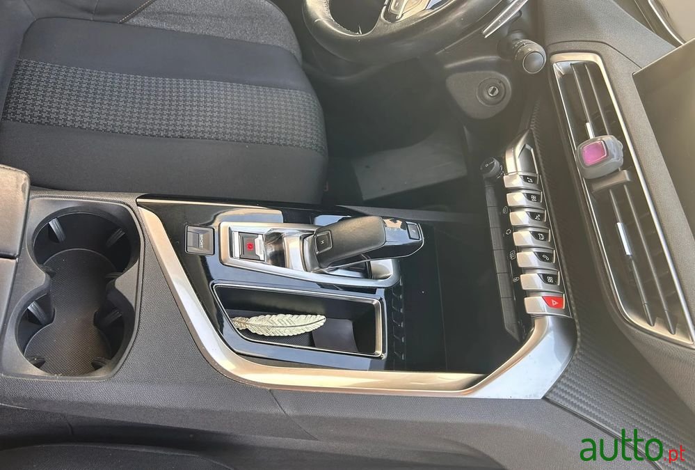 2018' Peugeot 3008 photo #5