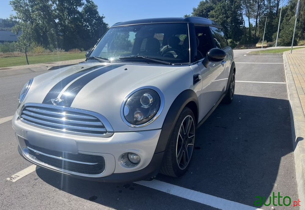 2011' MINI Clubman Cooper D photo #2