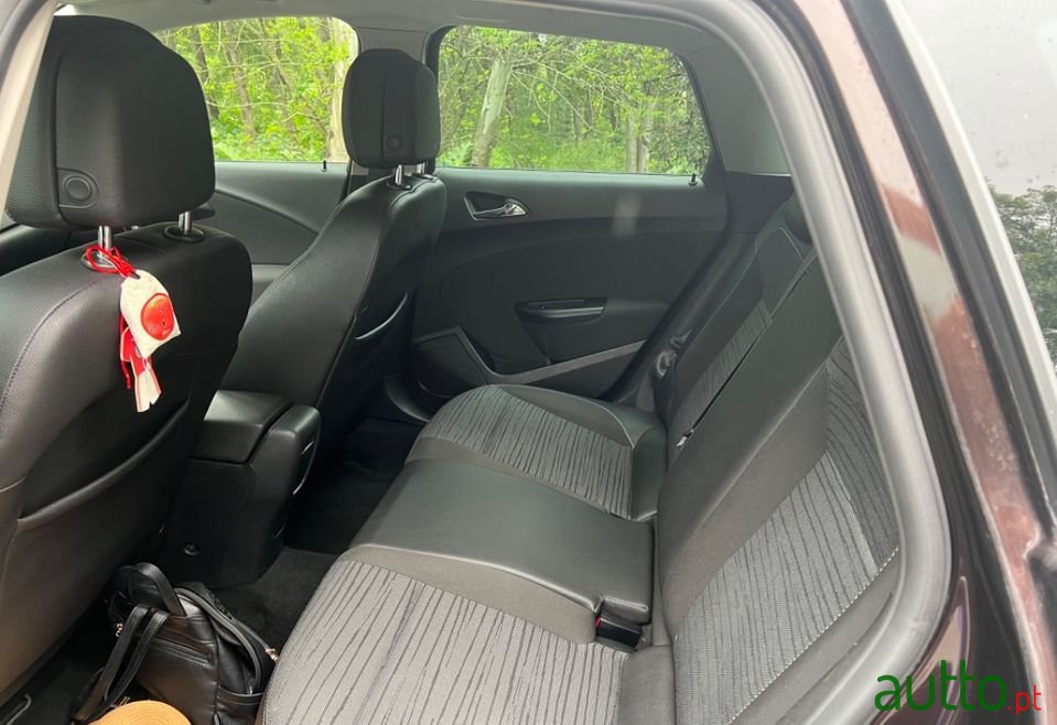 2015' Opel Astra photo #5