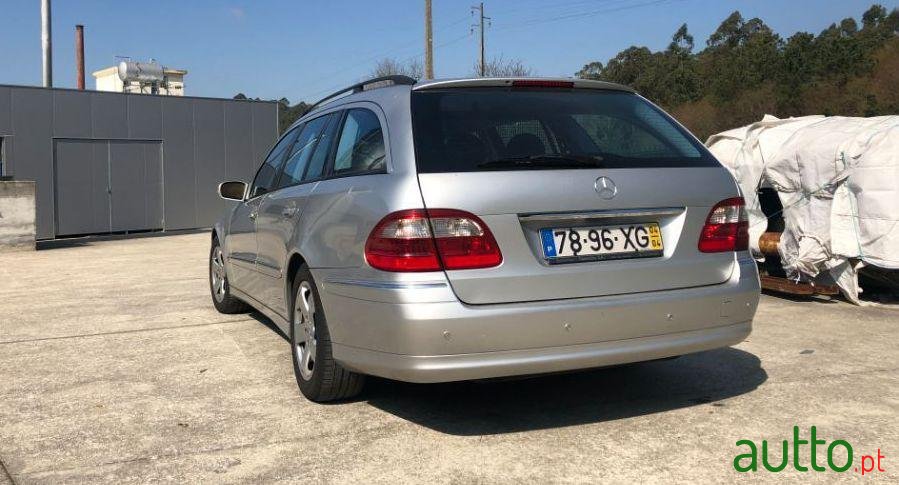 2004' Mercedes-Benz E-270 Avantgarde photo #1
