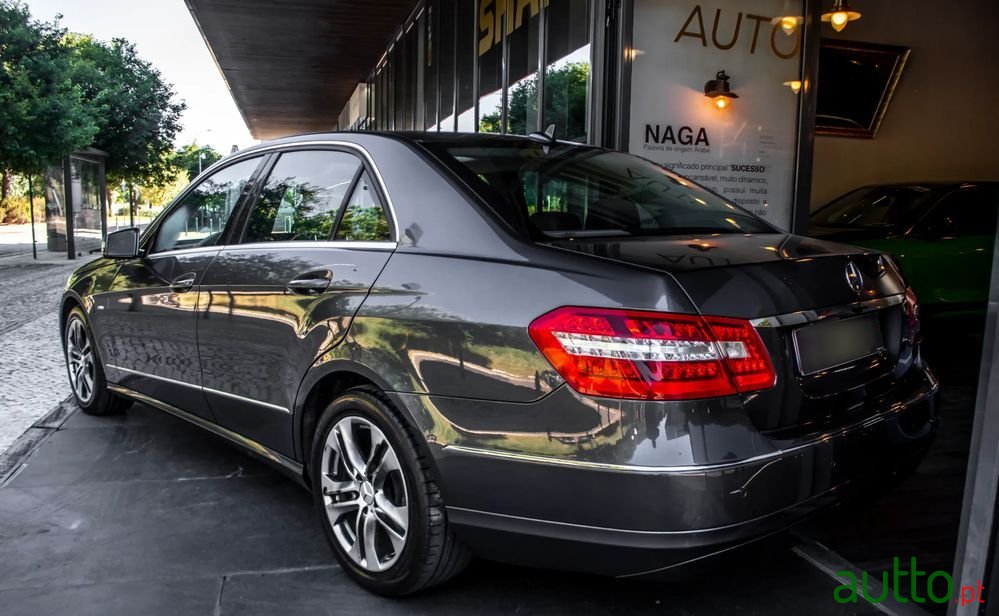 2009' Mercedes-Benz Classe E photo #3