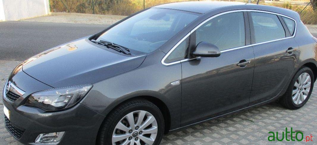 2012' Opel Astra Cosmo photo #2