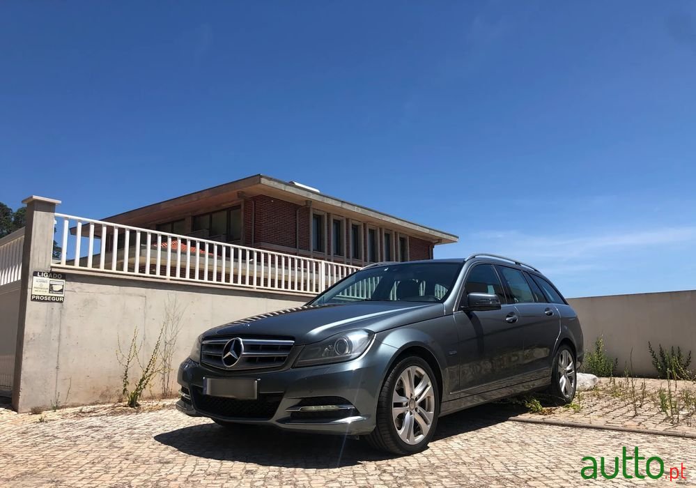 2011' Mercedes-Benz C 220 photo #1