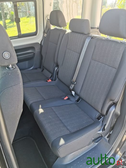 2015' Volkswagen Caddy photo #5