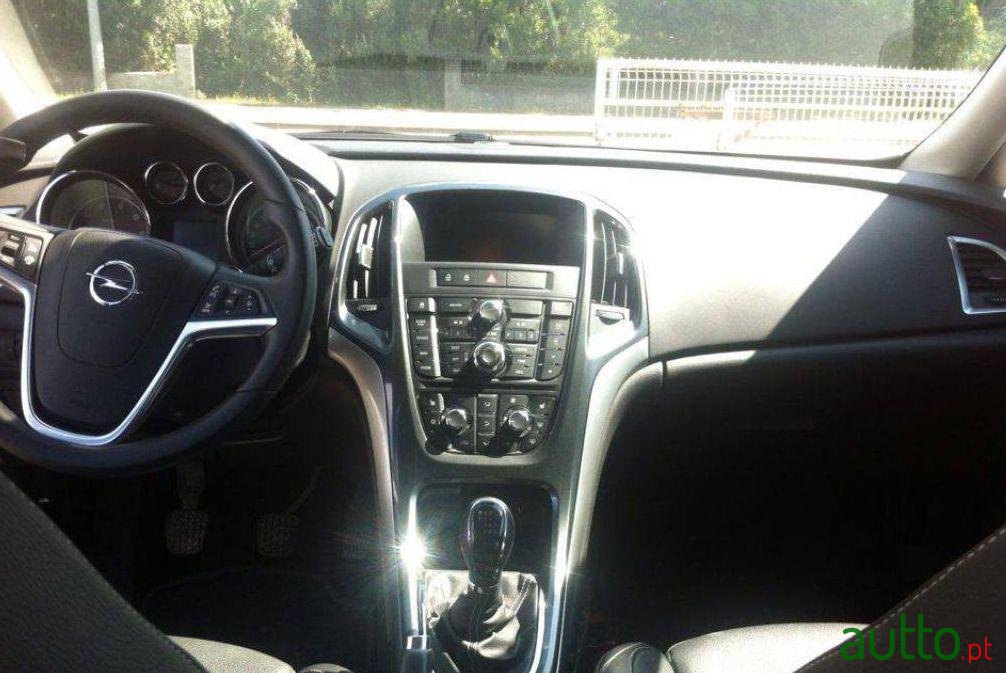 2013' Opel 1.7 CDTi Cosmo ecoFLEX photo #4