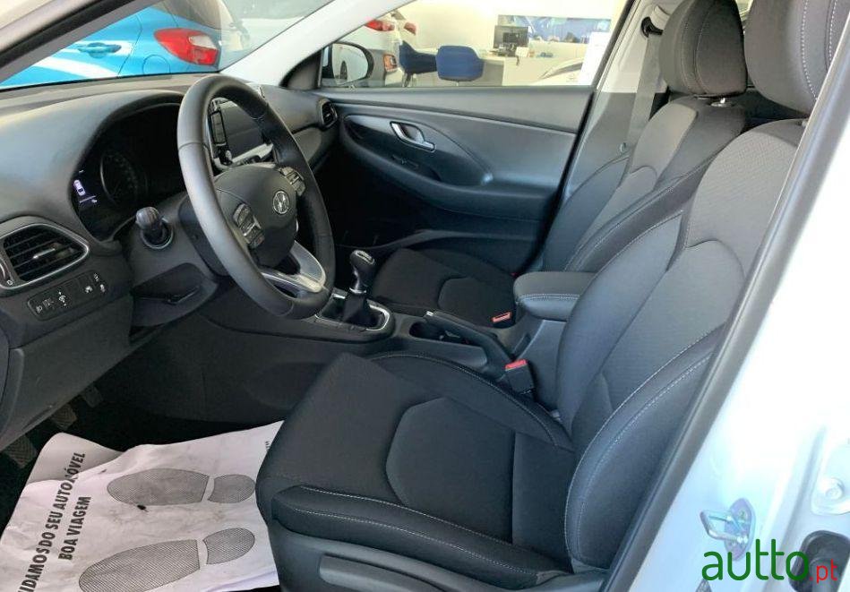 2020' Hyundai I30 Sw photo #3