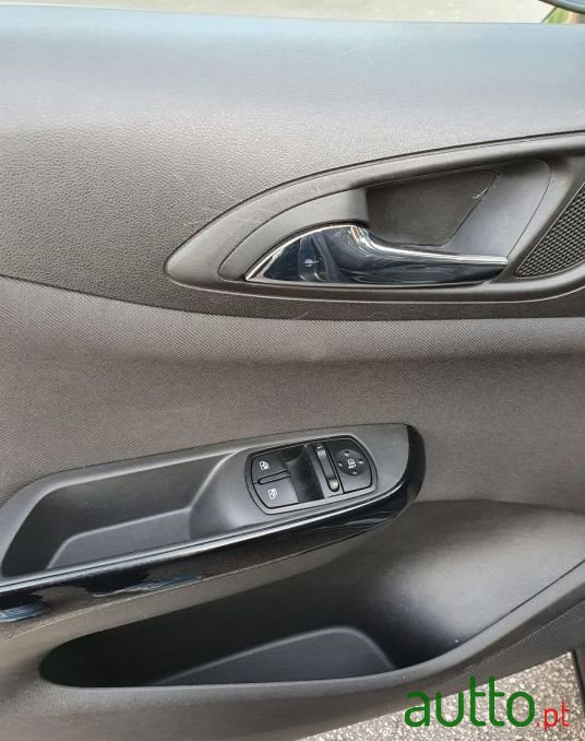 2015' Opel Corsa photo #4
