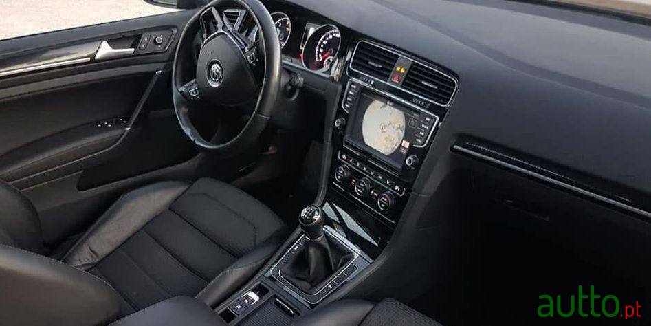 2015' Volkswagen Golf Variant photo #2