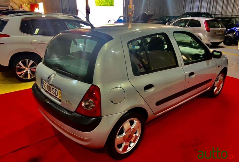 2001' Renault Clio Previlege photo #1
