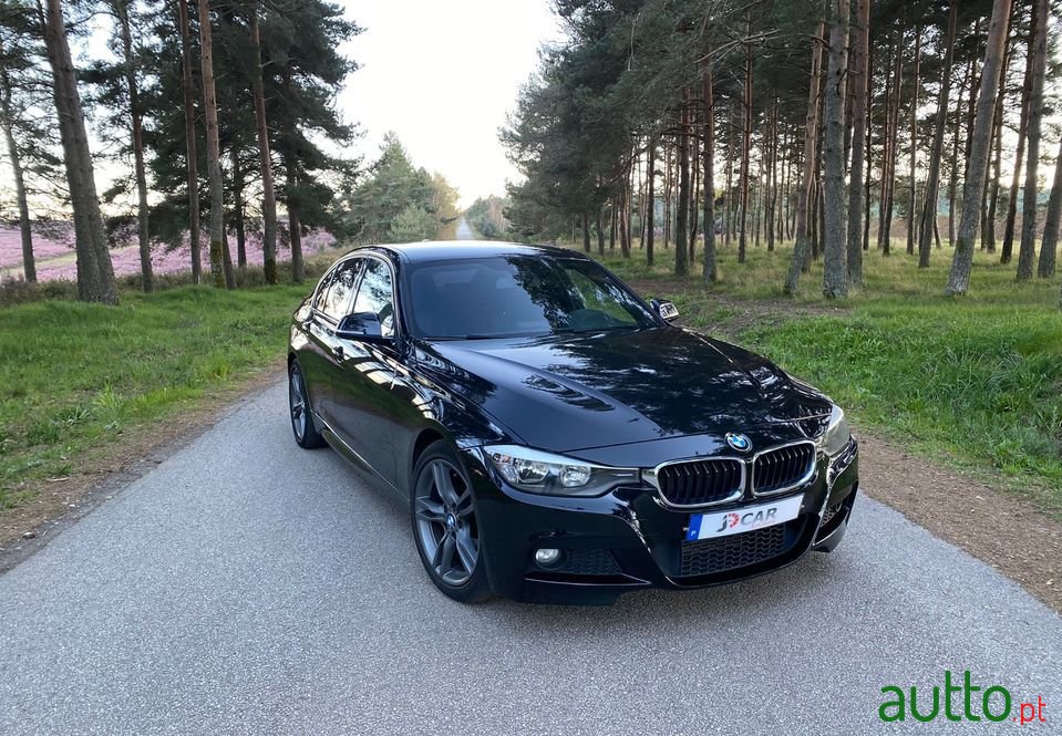 2013' BMW 320 photo #1