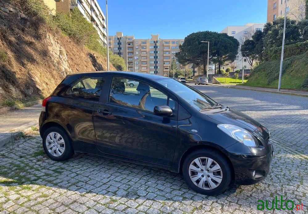 2009' Toyota Yaris photo #1