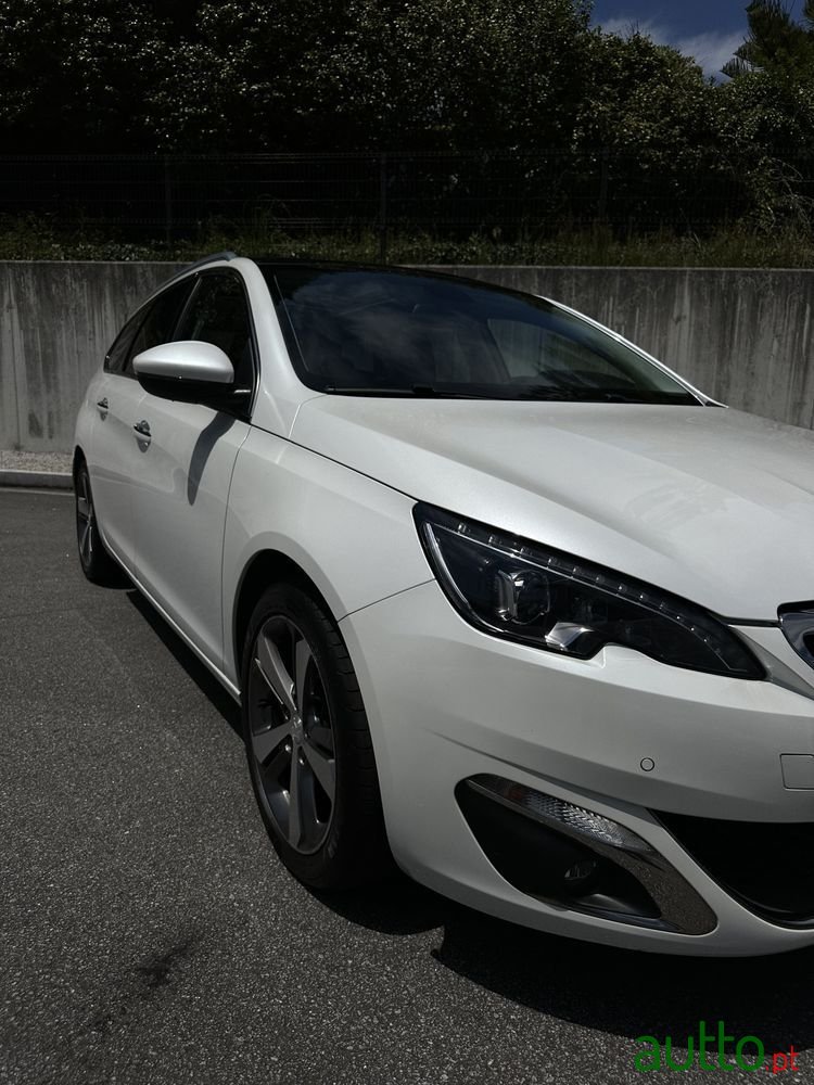2015' Peugeot 308 Sw photo #2