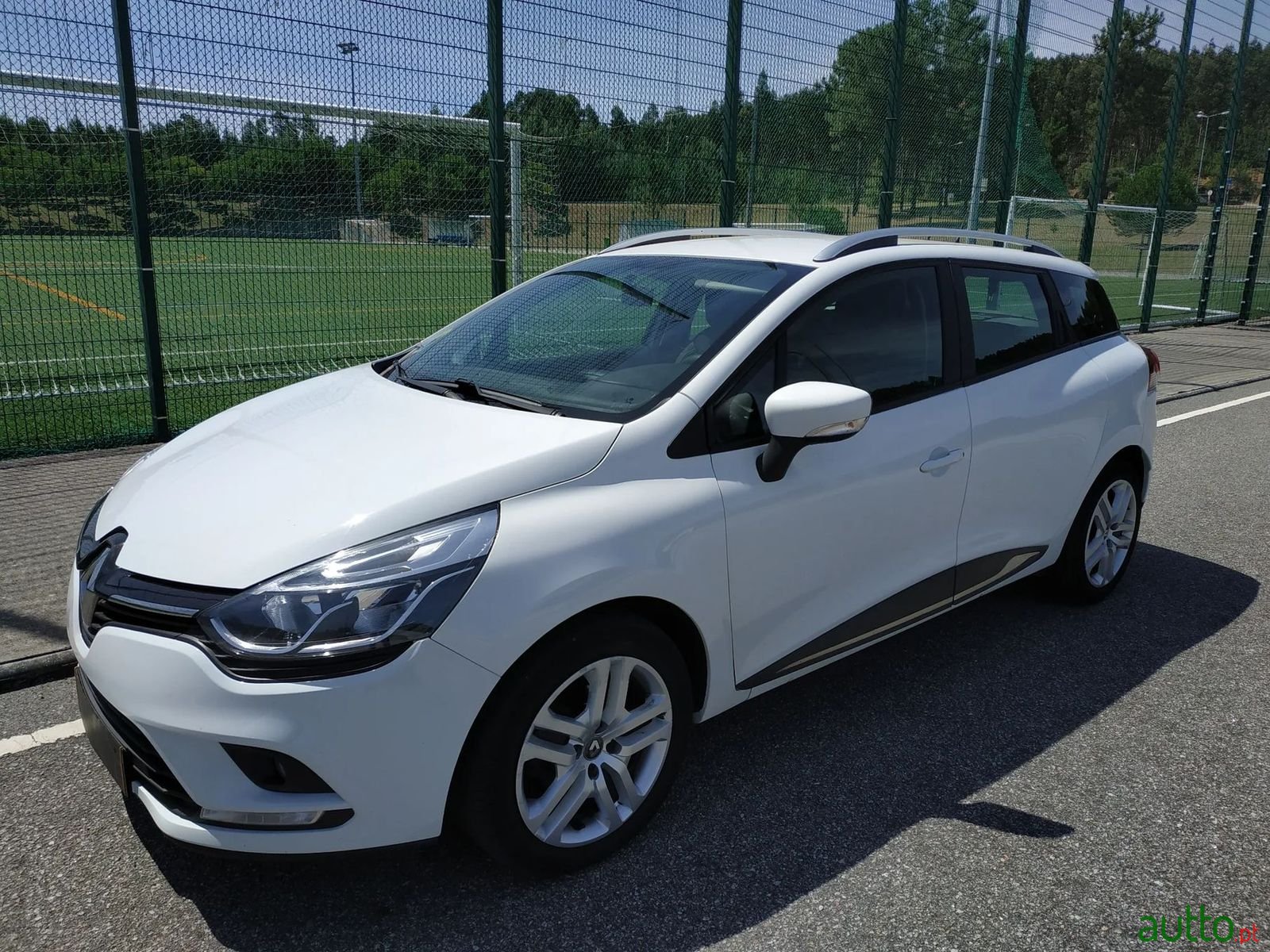 2017' Renault Clio Sport Tourer photo #1