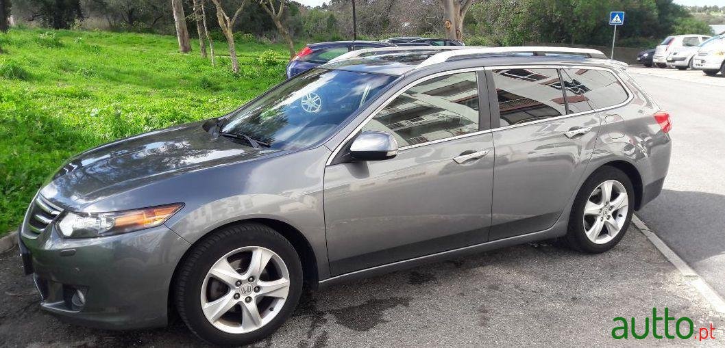 2010' Honda Accord Tourer photo #2