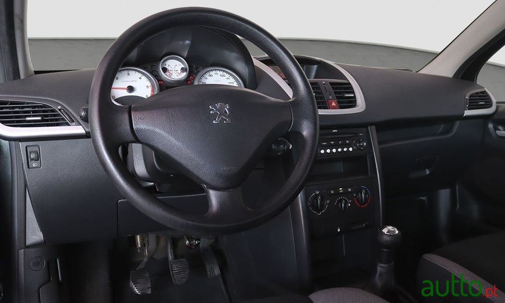 2008' Peugeot 207 1.4 Hdi Urban photo #5