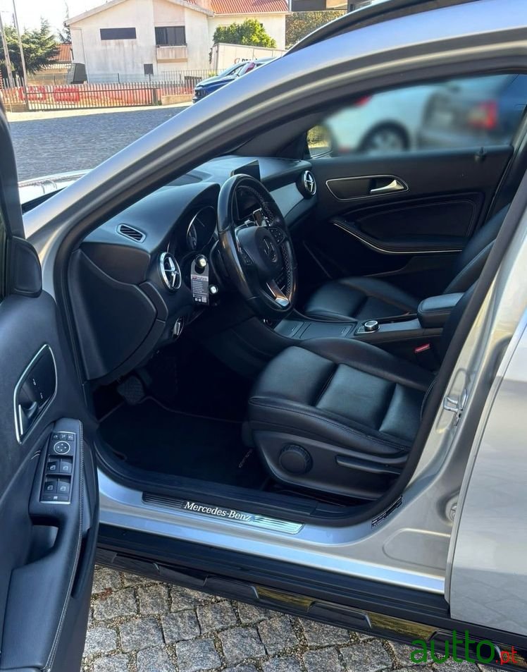 2017' Mercedes-Benz Classe Gla photo #6