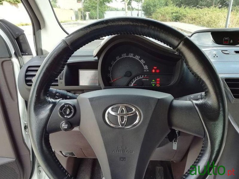 2010' Toyota iQ photo #1