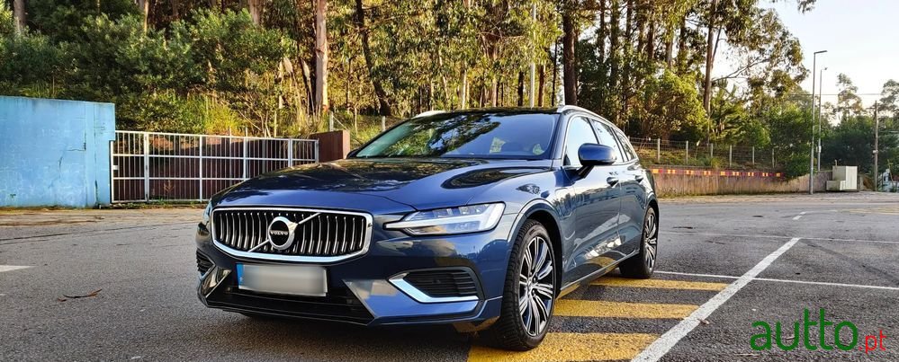 2020' Volvo V60 photo #1