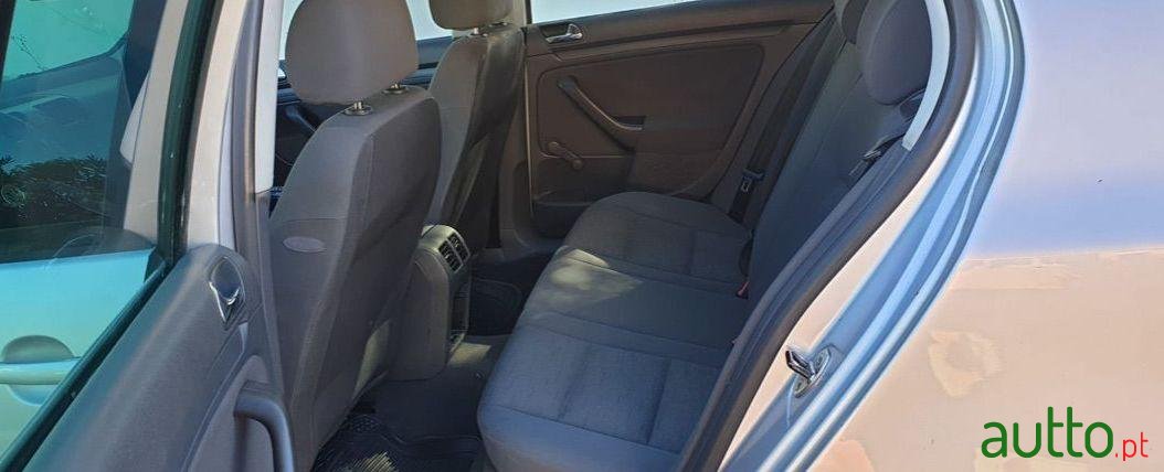 2003' Volkswagen Golf photo #4