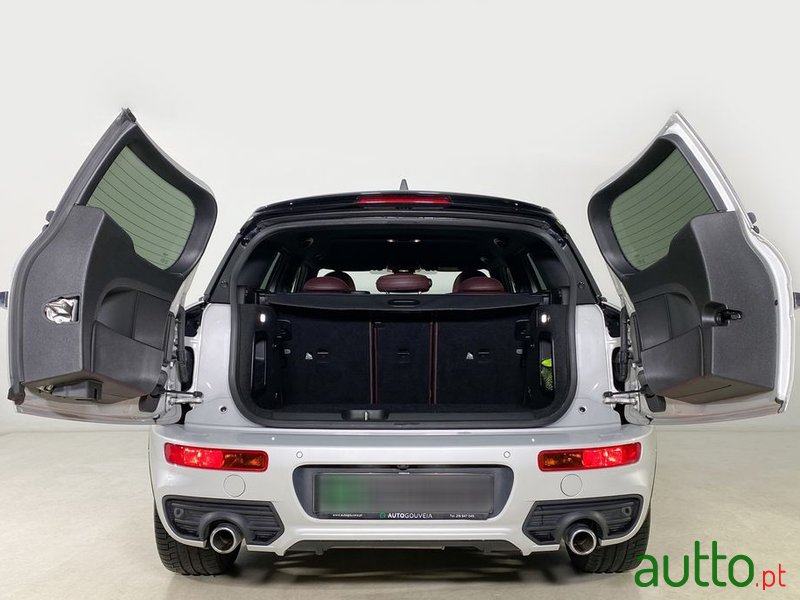 2018' MINI Clubman Cooper Sd photo #2
