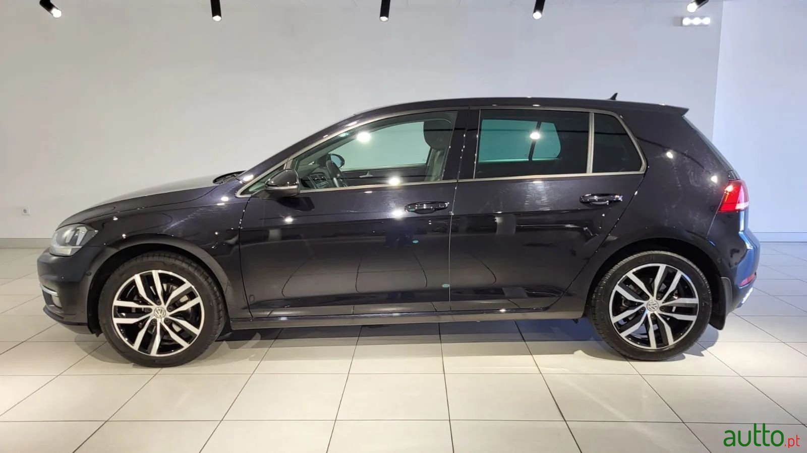 2018' Volkswagen Golf photo #3