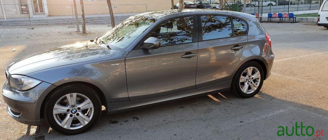 2011' BMW 118 D photo #1